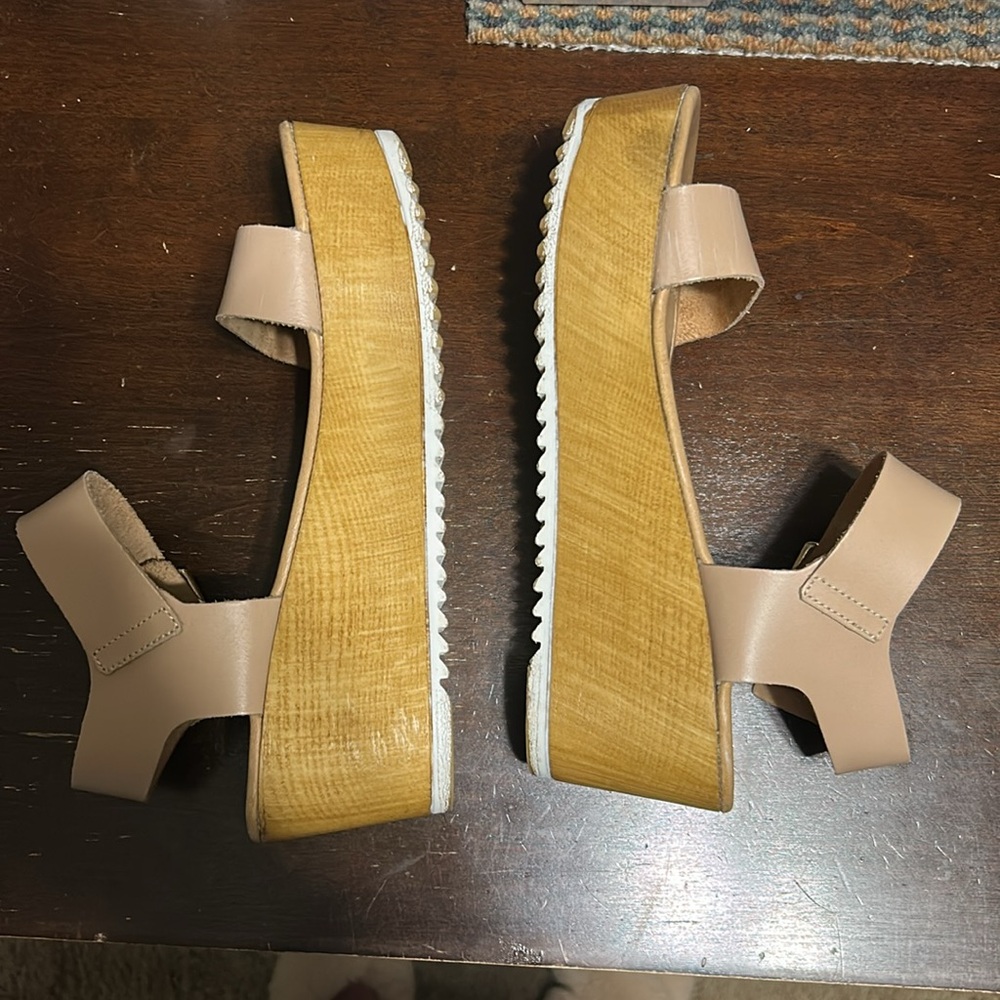 Stylish Tan Platform Sandals - image 3